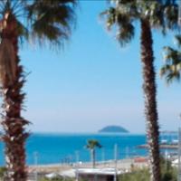 A 10 m dalla spiaggia fronte e vista mare+box auto