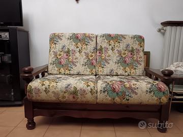 Divani in legno e tessuto seminuovi 