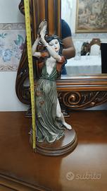 Ballerina con tamburello porcellana