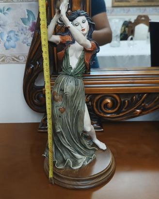 Ballerina con tamburello porcellana