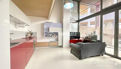 LOFT SU DUE PIANI CON TERRAZZO PRIVATO