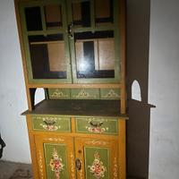 credenza decorata