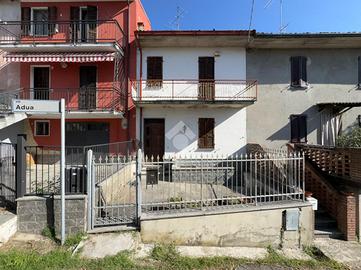 CASA SEMINDIPENDENTE A ROVESCALA