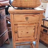 mobiletto il legno da cucina 