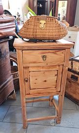 mobiletto il legno da cucina 