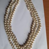 Collana con tre fili di perle