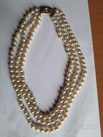 Collana con tre fili di perle