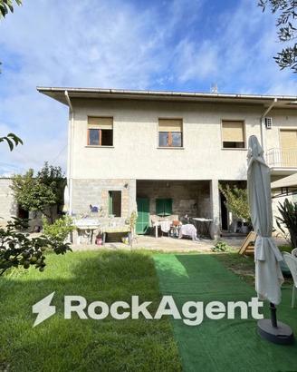 Casa indipendente di 170 m² con 4 locali e box aut