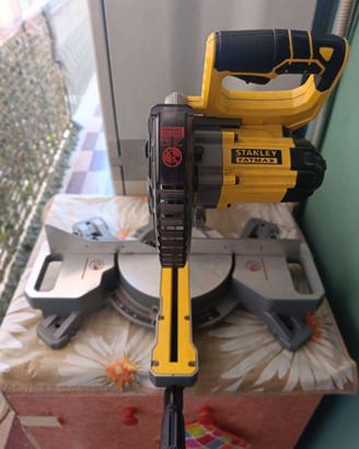 Troncatrice Stanley a batteria 4Ah 18V