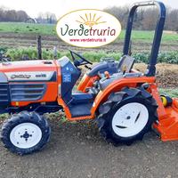 TRATTORE AGRICOLO