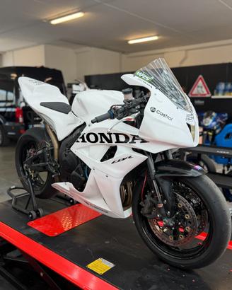 Honda CBR 600 RR PRONTO PISTA! OHLINS! PERMUTE!