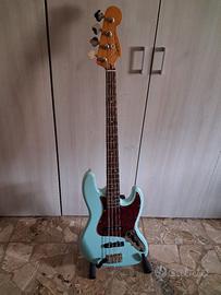 basso elettrico squier con custodia morbida 