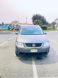 Wolsvagen Touran 2000 cc  140 CV FULL OPTIONAL