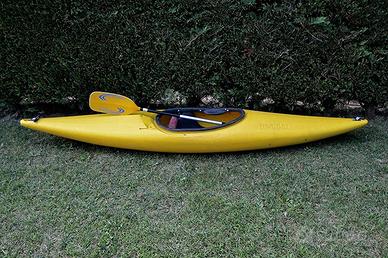 kayak  in  polietilene  mare-fiume  con pagaia