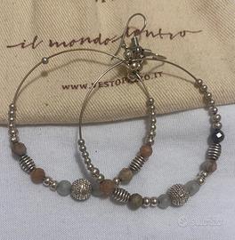 Orecchìni a cerchio con perline