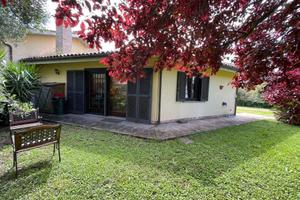 Villa di 310 m² con più di 5 locali e box auto dop