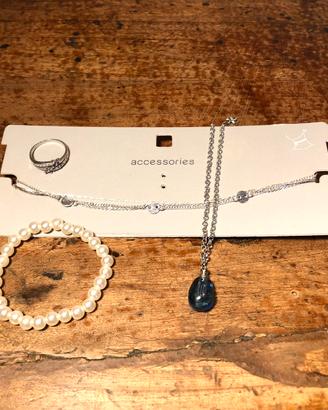 Collana, bracciali, anello