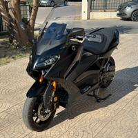 YAMAHA T-MAX 560