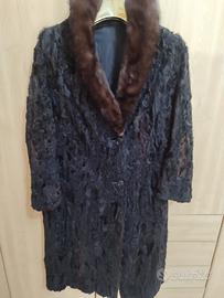 Cappotto vintage in astrakan con collo in visone