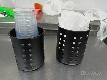 11 Portatovaglioli e portabicchieri in metallo