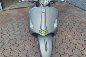 Vespa GTS 300 Super Tech HPE 2024 - Solo 2700 Km
