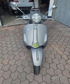 Vespa GTS 300 Super Tech HPE 2024 - Solo 2700 Km