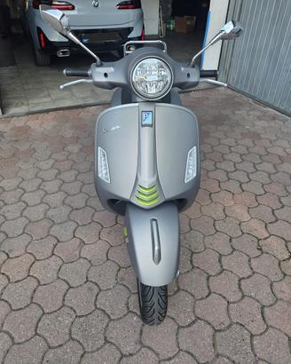 Vespa GTS 300 Super Tech HPE 2024 - Solo 2700 Km