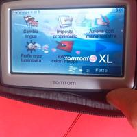 Navigatore TomTom XL con caricatore auto