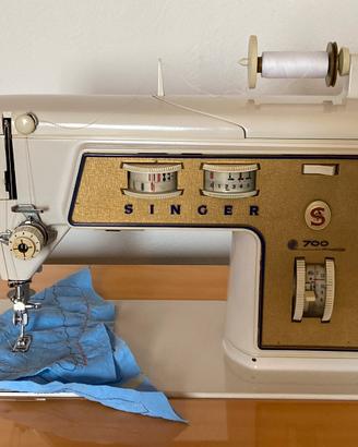 Macchina da cucire Singer 700