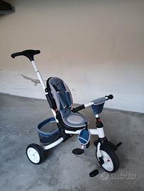 Triciclo passeggino con pedali