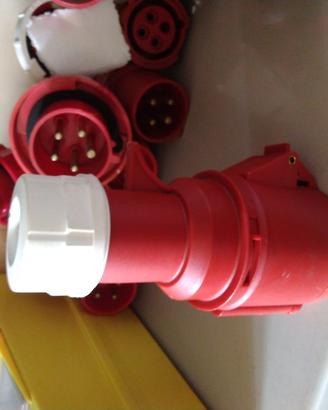 Connettore industriale femmina 32A, 415 V 3p+n+t