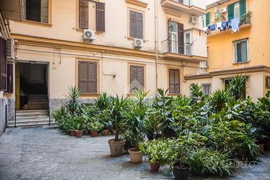 5 LOCALI A NAPOLI