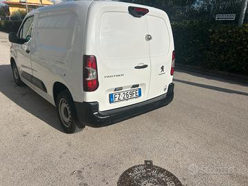 Peugeot partner 1.5 full optional unico propr
