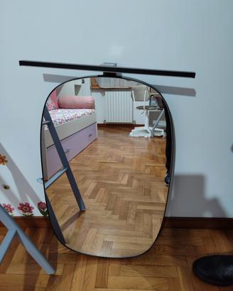 Specchio ovale con luce nuovo 