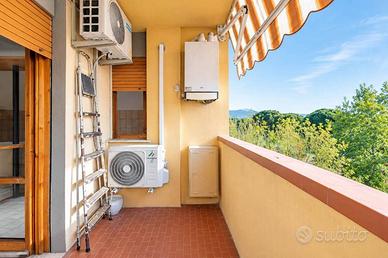 Appartamento di 100 m² con 4 locali e box auto a S