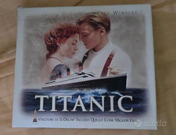 Videocasetta VHS Titanic con cofanetto