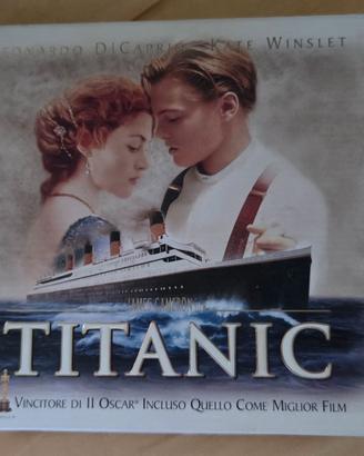 Videocasetta VHS Titanic con cofanetto