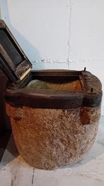 Vaso in pietra per olio d'oliva