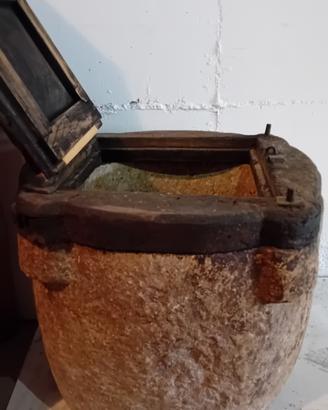 Vaso in pietra per olio d'oliva