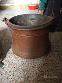 Pentola in rame con manico