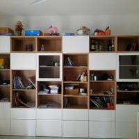Libreria Ikea Besta e camera matrimoniale