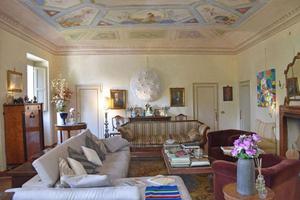 Villa di 840 m² con più di 5 locali e box auto a G