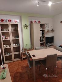 Soggiorno, tavolo e sedie