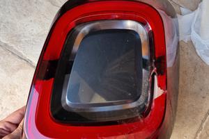 Farò posteriore destro Fiat 500x Full Led. Leggere