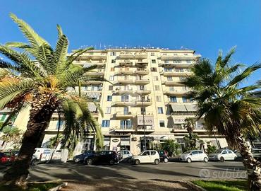 2 LOCALI A NAPOLI
