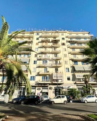 2 LOCALI A NAPOLI