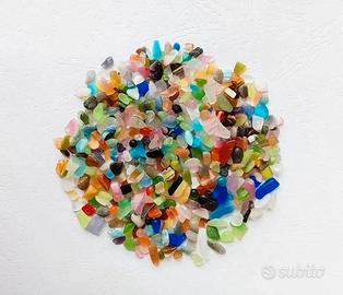 Frammenti di vetro di murano e pietre naturali