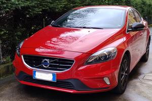 VOLVO V40 T5 R-design 245 CV Momentum