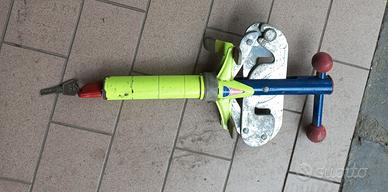 Blocca pedali automobili