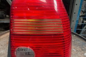 FARO POSTERIORE DESTRO VOLKSWAGEN LUPO ANNO:2001
